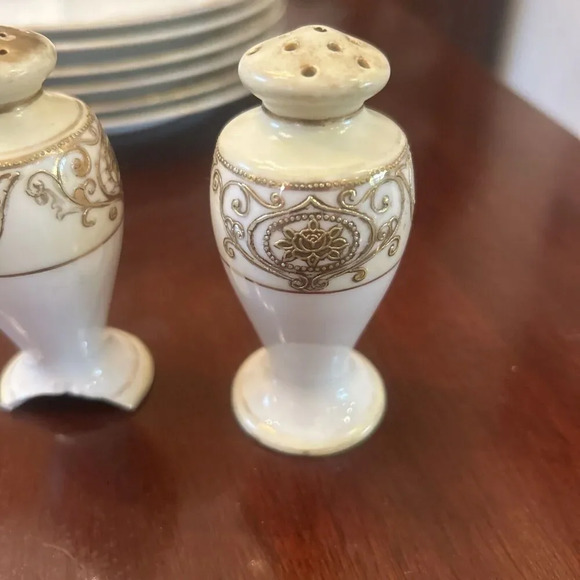 Vintage NORITAKE Salt & Pepper Shakers Hand Gilded Gold No.175 Without Stoppers - Picture 4 of 7
